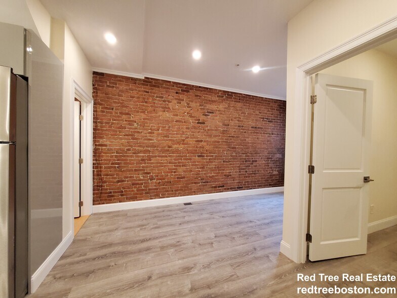 Building Photo - 1616 Beacon St