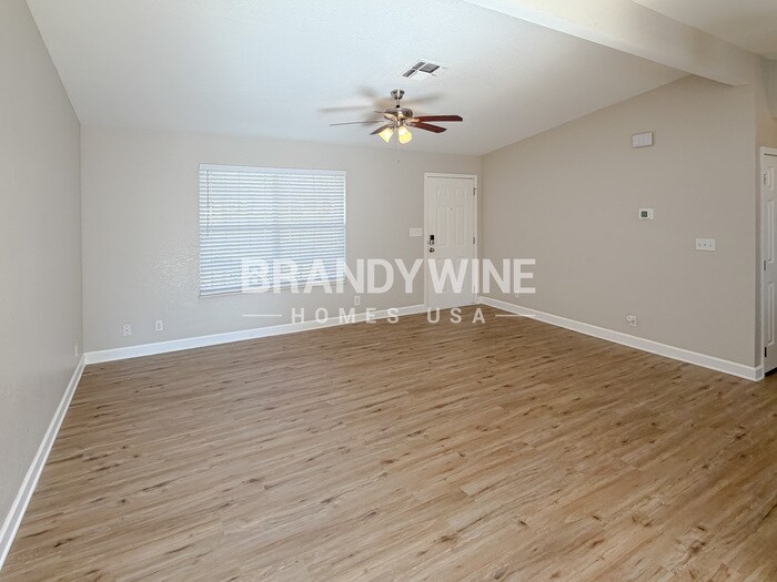 Building Photo - 132 E 8th St