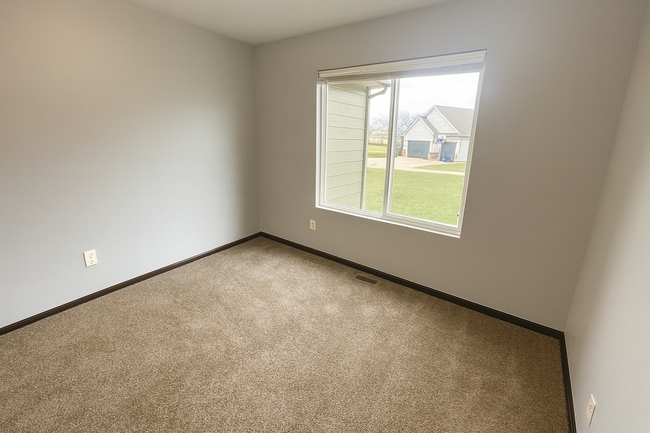 Building Photo - Welcome Home to This Spacious 5 Bedroom in Park City!