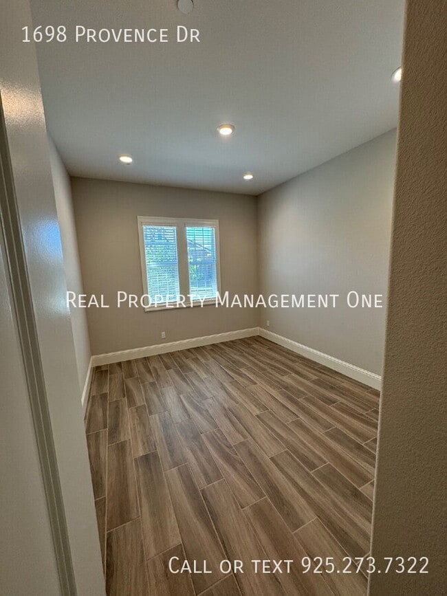 Building Photo - 1698 Provence Ln
