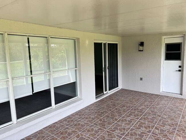 Building Photo - 567 Queensbridge Dr