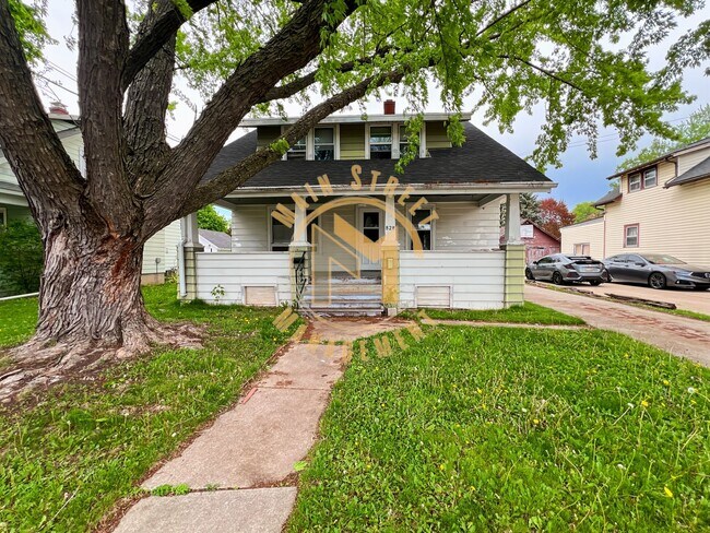 Primary Photo - 828 7th St