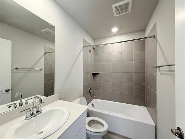 Building Photo - 2215 Gustavus Dr