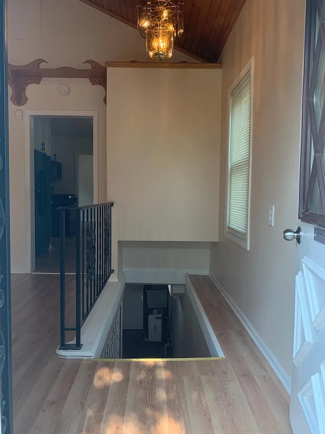 Building Photo - 723 Conway St