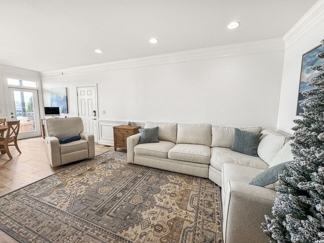 Building Photo - Fully Furnished Waterfront Elegance on Mai...