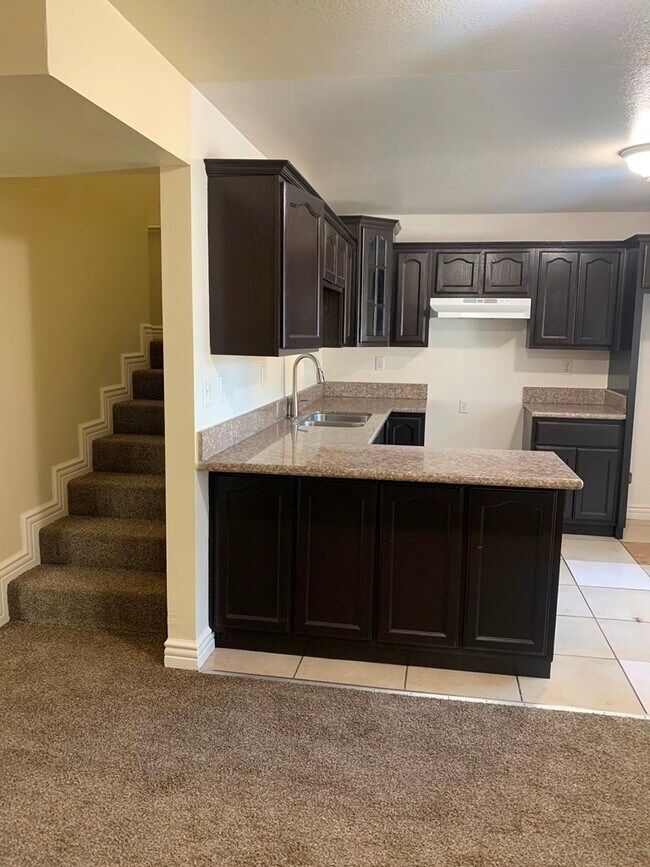 Building Photo - 119 E 84th St