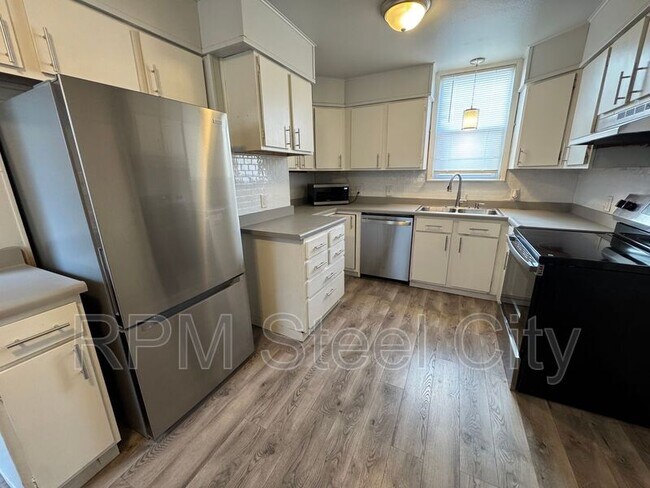 Building Photo - 2723 3rd Ave