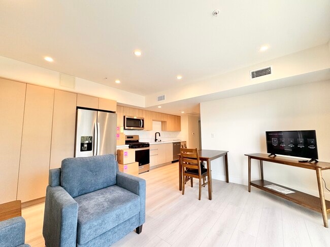Primary Photo - 226 N Berendo St