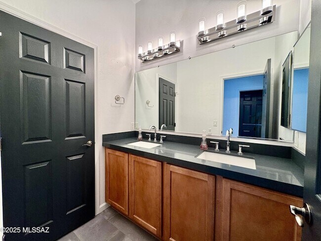 Building Photo - 13743 N High Mountain View Pl