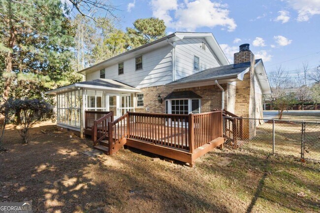 Building Photo - 4874 Happy Hollow Rd