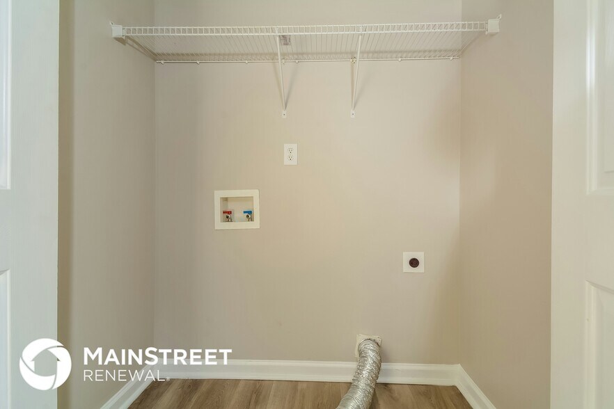 Building Photo - 304 Kingsbrook Cir