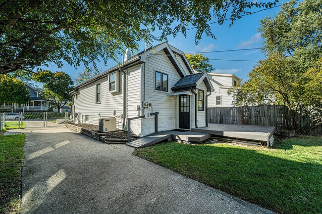 Building Photo - 1007 Mohawk Ave