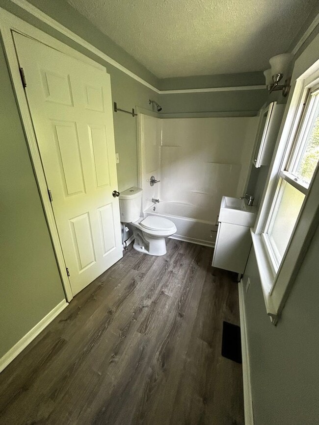 Building Photo - Beautiful Newly Renovated Home 3 BEDROOM 1 BATH, FENCED YARD, Bonus Space