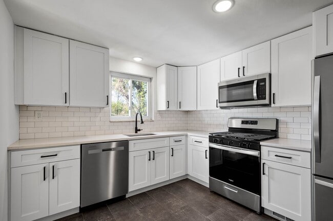 Building Photo - AVAILABLE NOW – Move In Today! NEWLY RENOV...