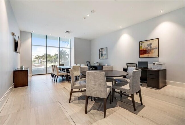 Building Photo - 730 N Ocean Blvd