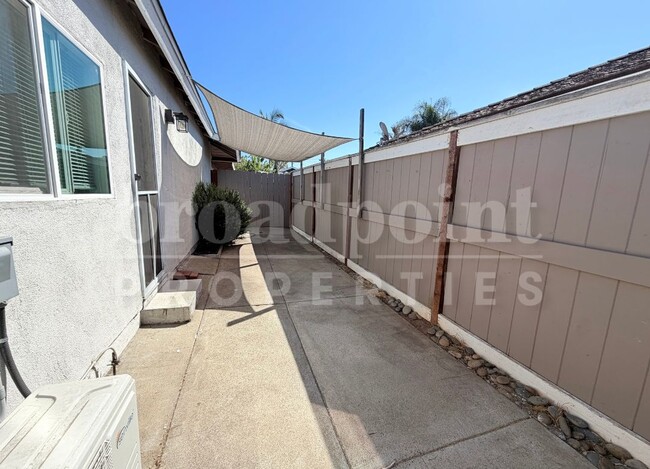 Building Photo - 702 Pitman St