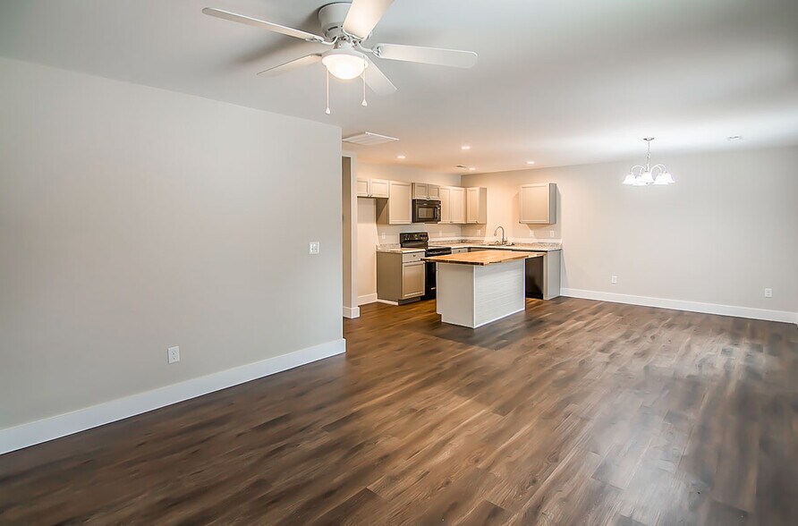 Open Living/Dining Area - 54 Creekside Ln