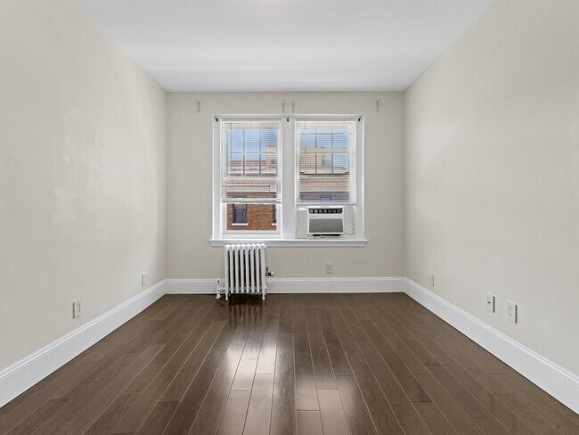 Building Photo - 62 Queensberry St