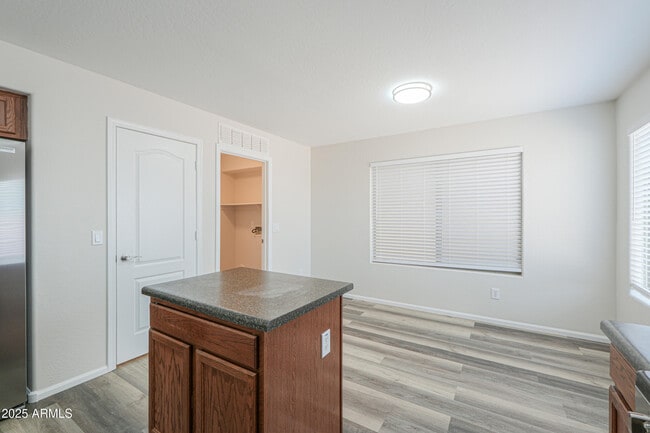 Building Photo - 40402 W Hayden Dr