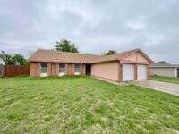 Building Photo - 2210 Shoemaker Dr