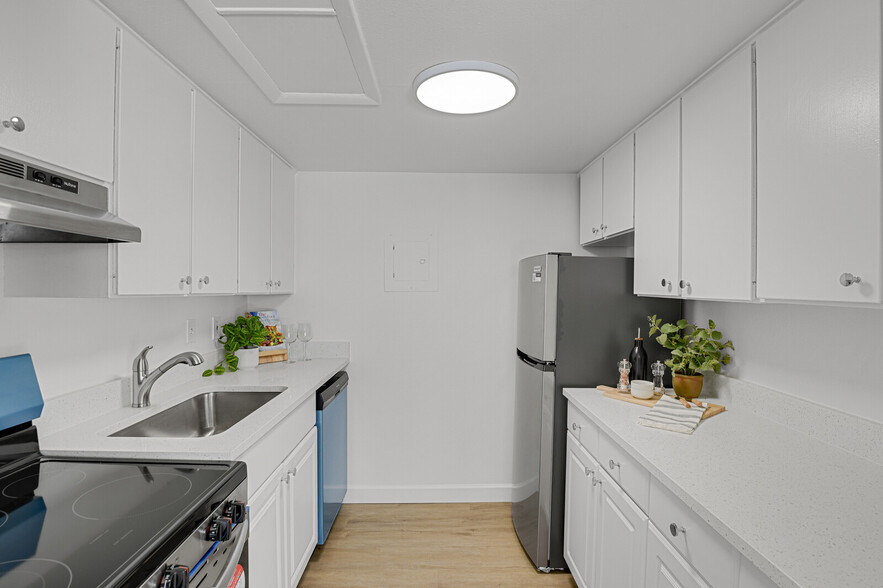 Building Photo - 3369 S Monaco Pky