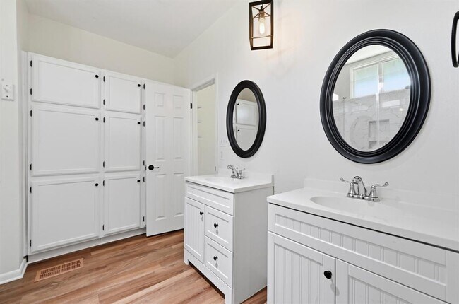 Building Photo - 12753 Burson Dr