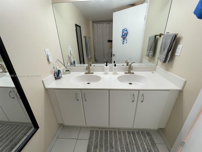 Building Photo - 1555 N Treasure Dr