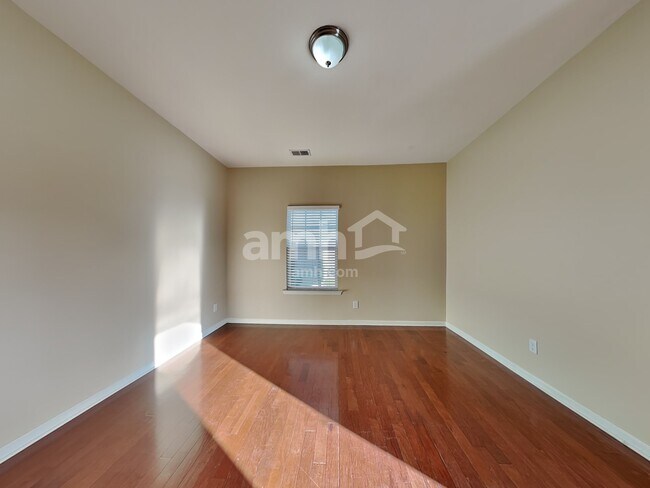 Building Photo - 298 Scarlett Ln