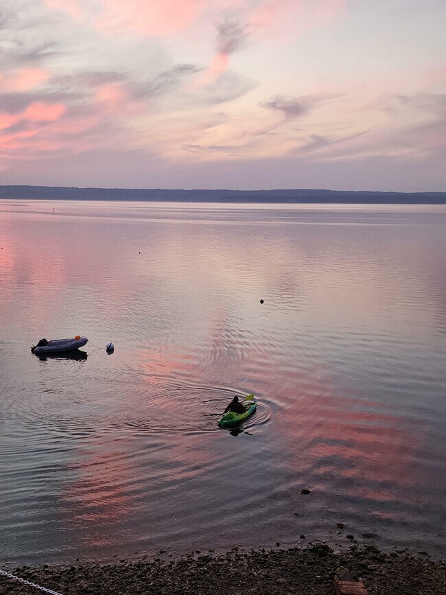 Building Photo - 19118 Soundview Dr NW