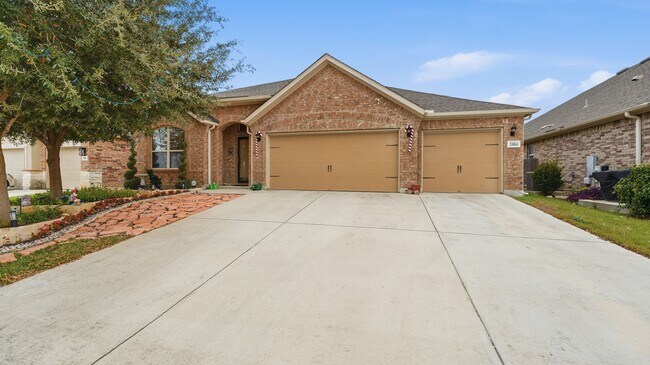 Building Photo - Spacious 3-Bed, 3-Bath Home with Island Kitchen, Loft, and Fenced Yard in New Braunfels