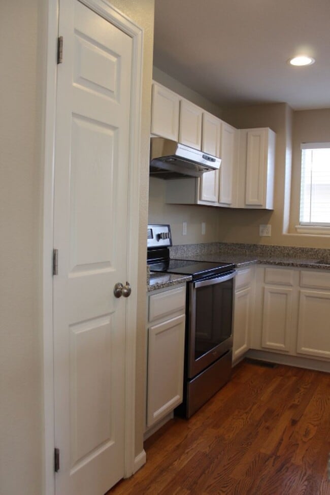 Building Photo - Stunning 3 BR/3 BA in Stockbridge At Meridian Community!