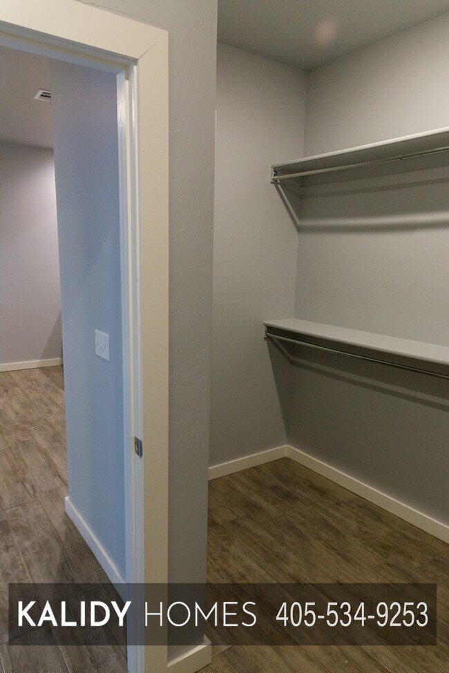 Building Photo - 306 Kirks Holw