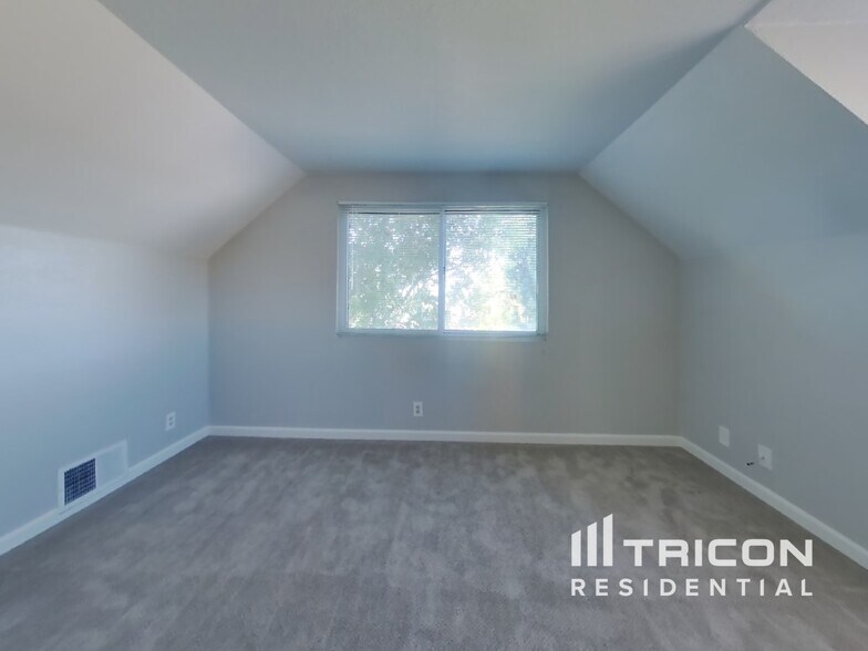 Building Photo - 344 Gardenia Cir