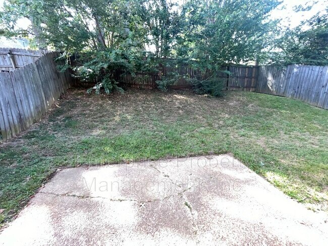 Building Photo - 3913 Oak Branch Cir E