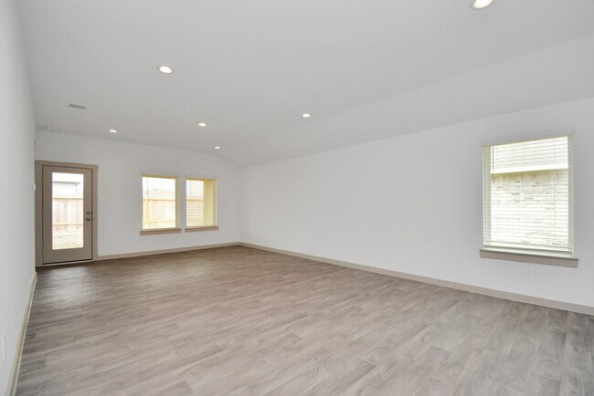 Building Photo - 14515 Rain Tree Dr