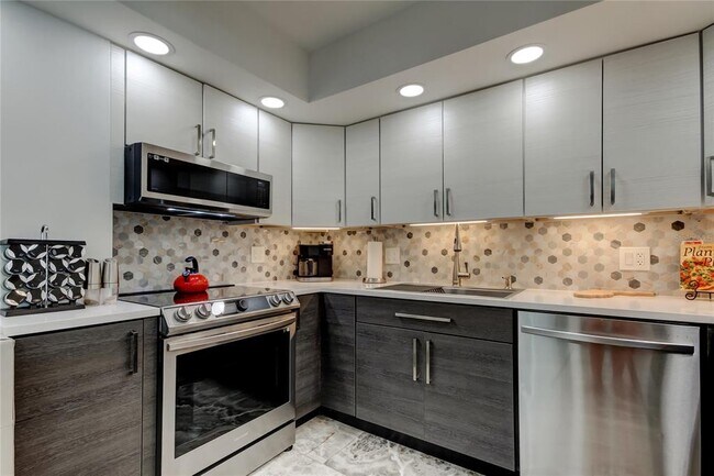 Building Photo - 5200 Brittany Dr S