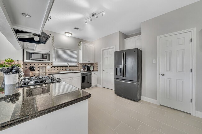 Building Photo - 5417 Blue Haven Dr