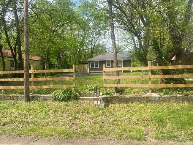 Building Photo - 2063 N Roosevelt Ave
