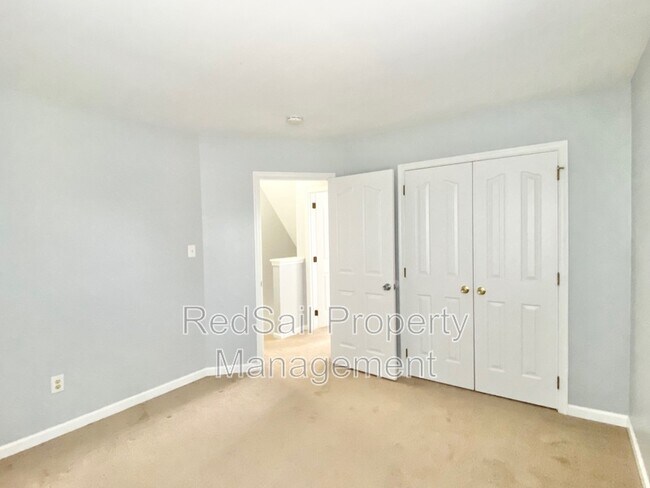 Building Photo - 926 Woodcreek Dr