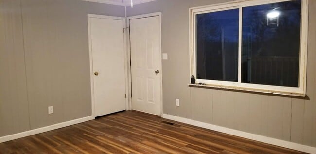 Building Photo - 60 Lorraine St