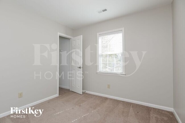 Building Photo - 8947 Chesham Dr