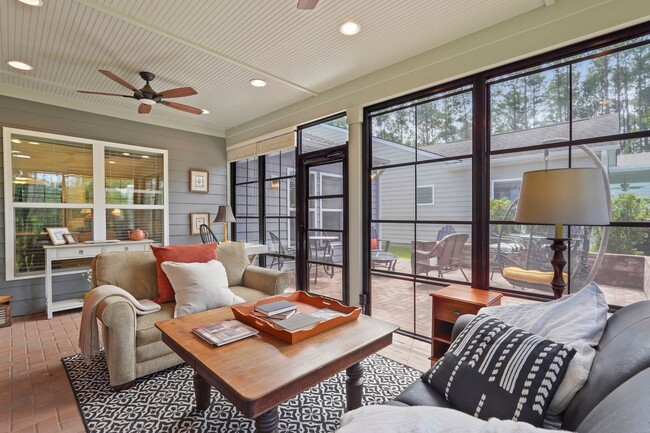 Building Photo - Charming 2-Bedroom Retreat with 2 Baths in the Heart of Sun City - Spacious 2141 Sq Ft!