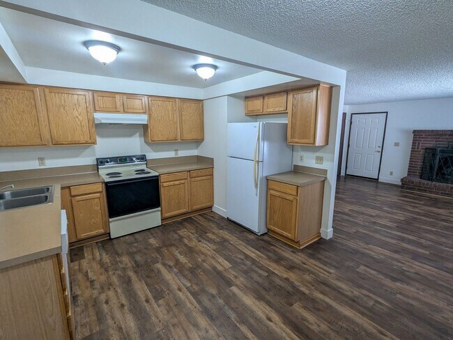Building Photo - 4483-4485-4485 Campbell Dr SE