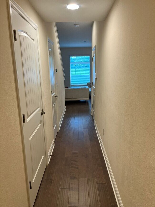 Building Photo - 115 N Arrawana Ave