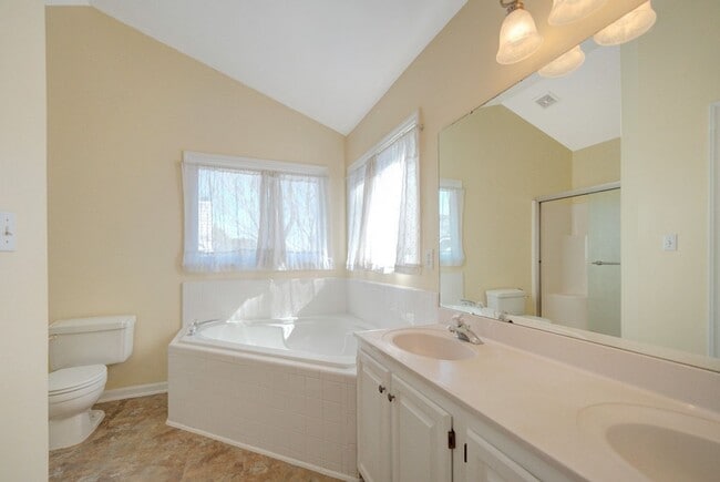 Building Photo - Bright + Spacious 4 Bedroom Home w/ Walkout Basement in Chestnut Bluffs of Woodcroft!