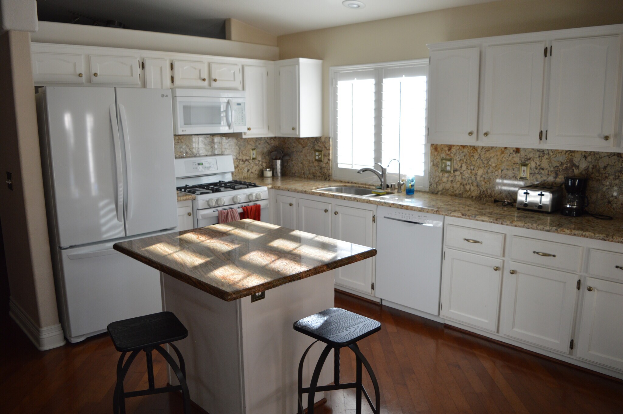 Building Photo - 1524 Waterton Dr