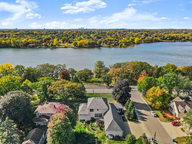 Building Photo - 1580 E Shore Dr