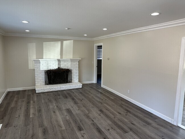Building Photo - Updated 3 Bedroom, 2 Bathroom Single Family Home in Rural Danville Location