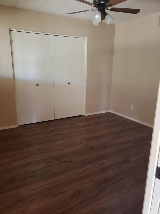 Building Photo - 9626 W Mountain View Rd