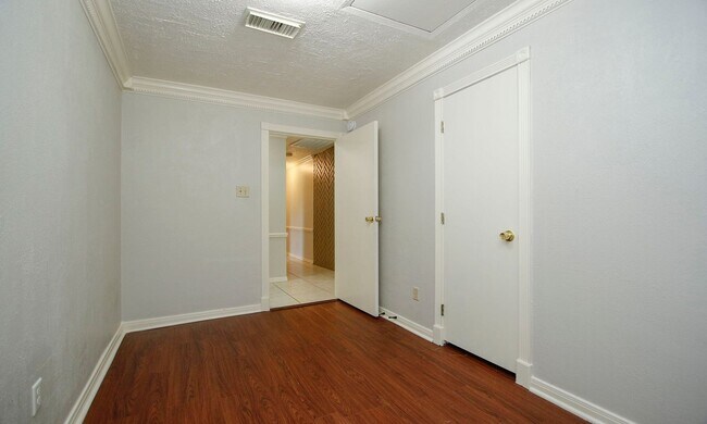 Building Photo - 4 Bedroom 2 Bathroom Cypress Home with Fireplace and Fenced Backyard
